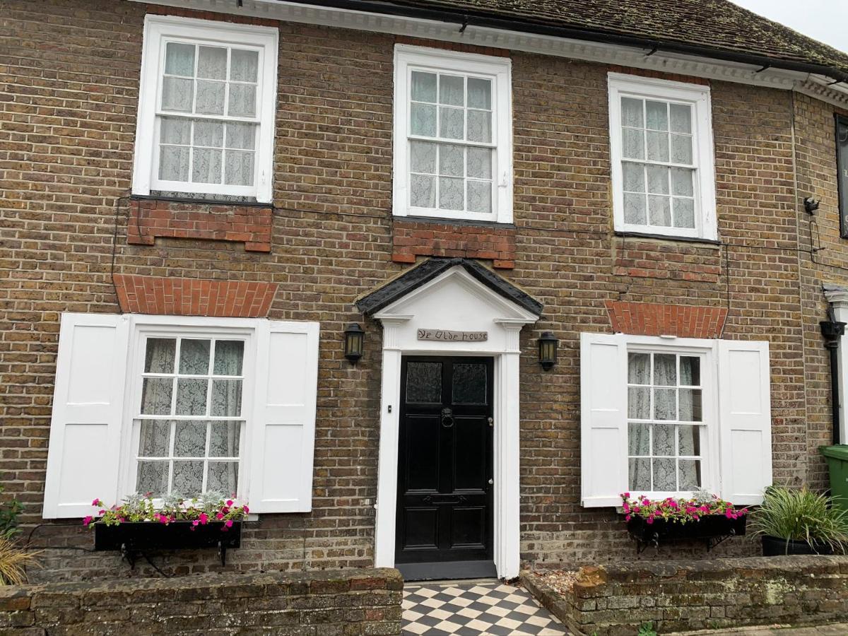 Villa Ye Olde House Shepperton Exterior foto